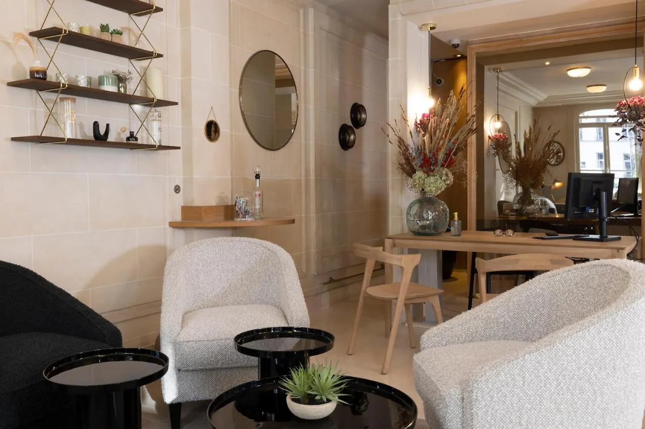 Hotel De Banville Paris