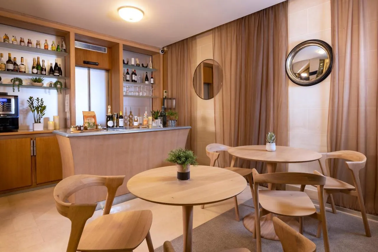 Hotel De Banville Paris 4*,