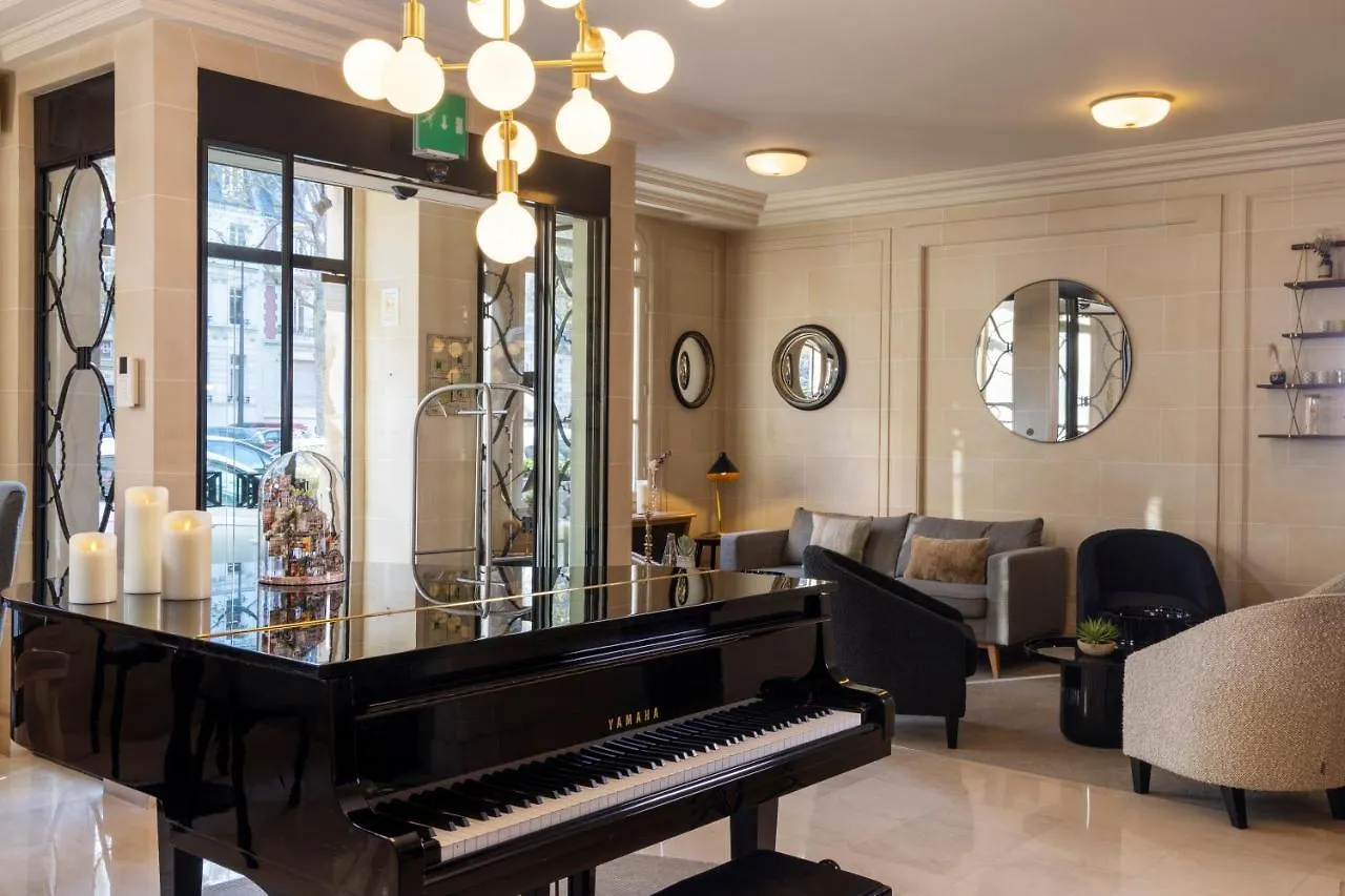 Hotel De Banville Paris