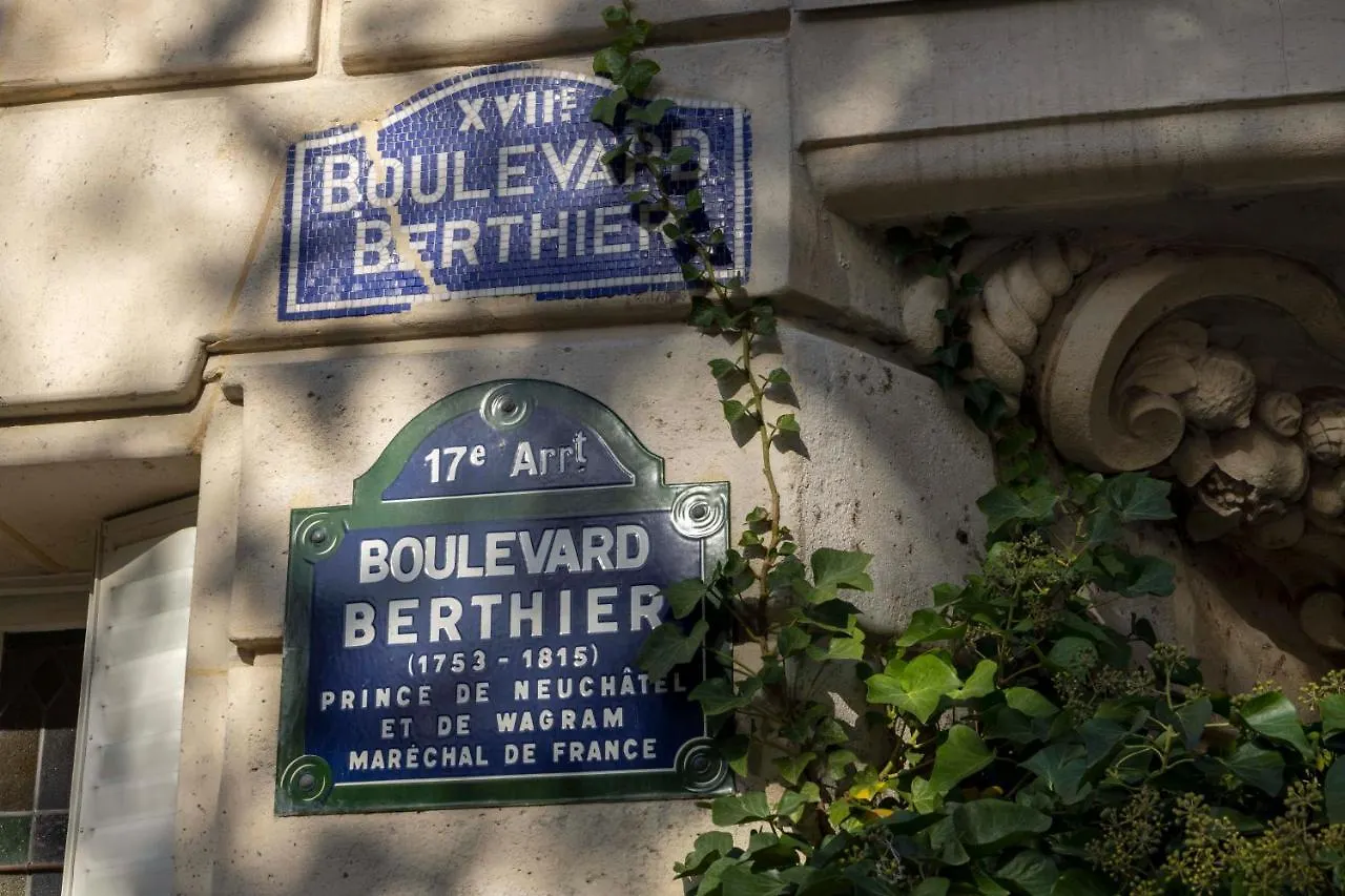 Hotel De Banville Paris 4*,