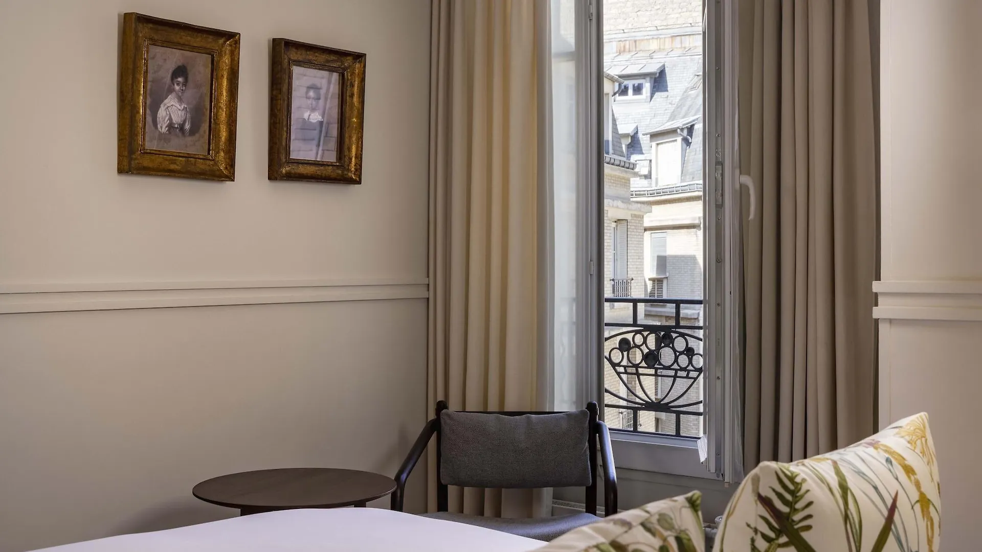 Hotel De Banville Paris Frankrike