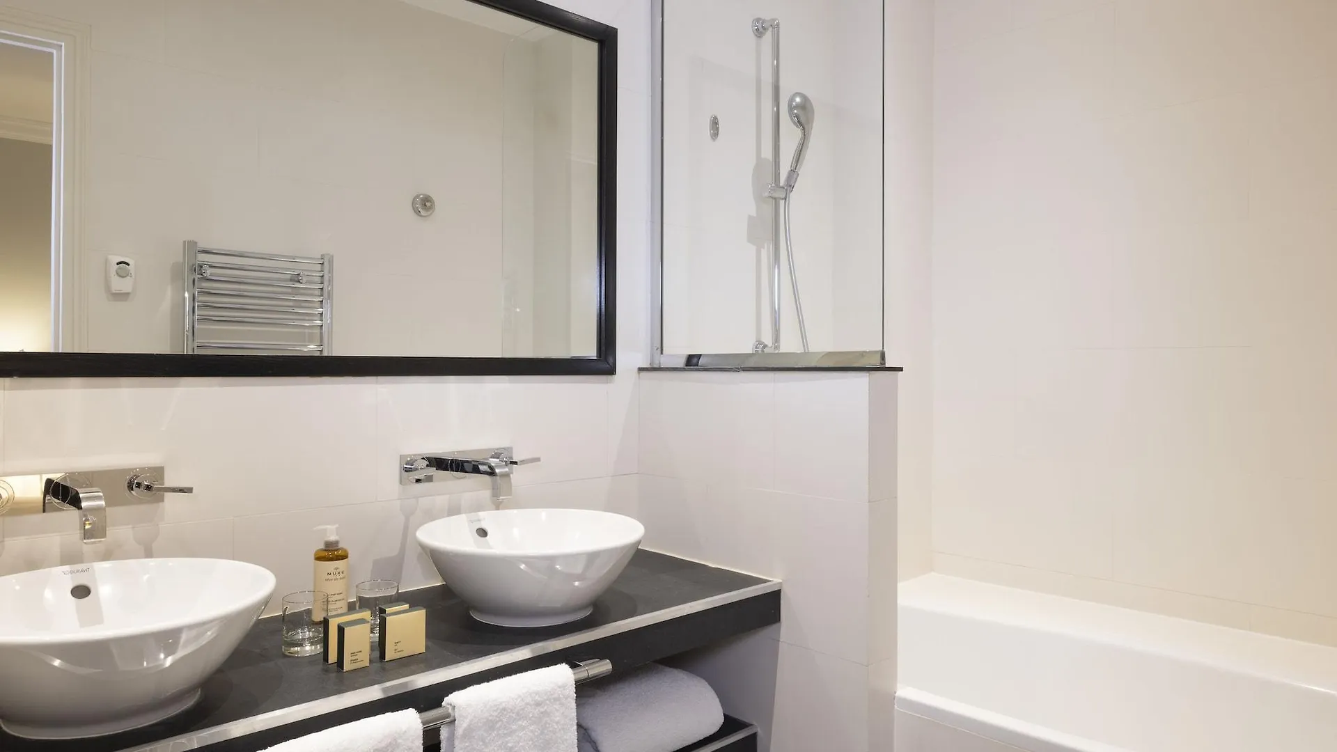 Hotel De Banville Paris 4*,