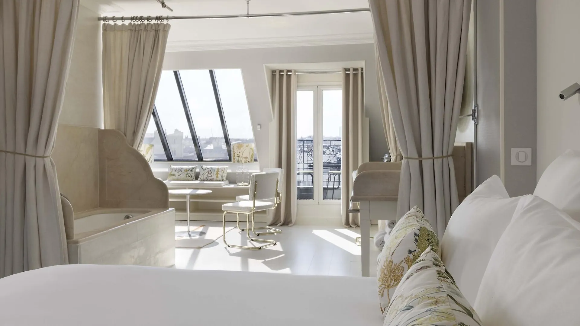 Hotel De Banville Paris