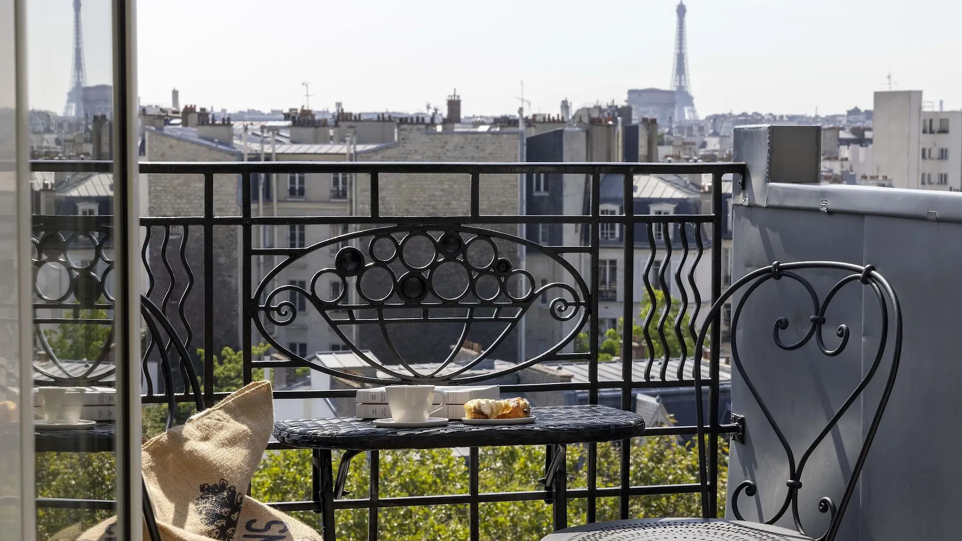 ****  Hotel De Banville Paris France