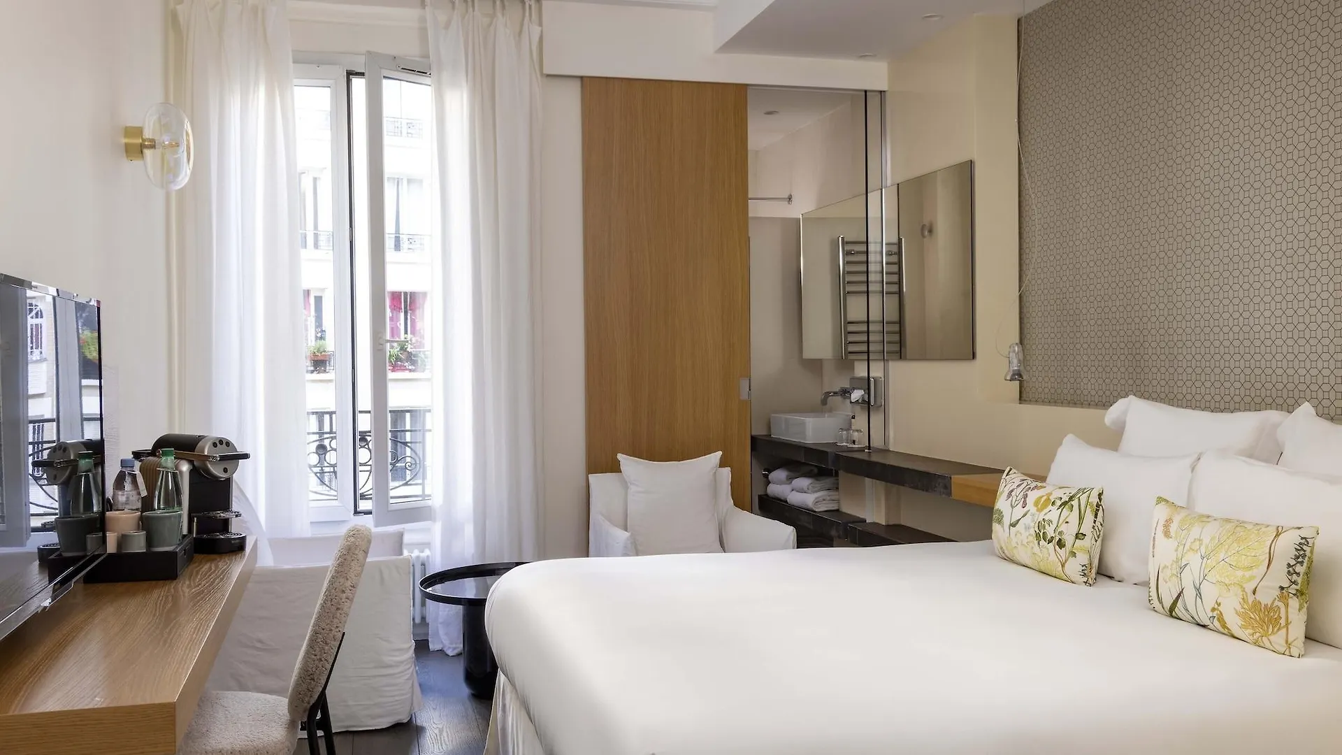 ****  Hotel De Banville Paris France