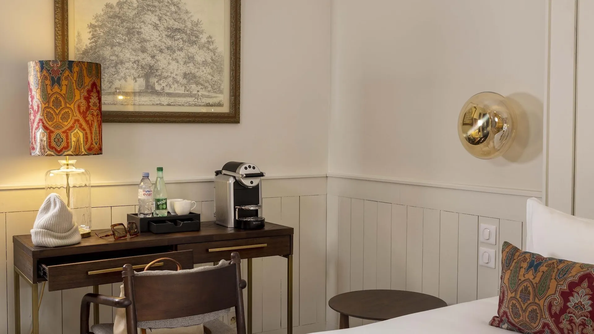 ****  Hotel De Banville Paris France